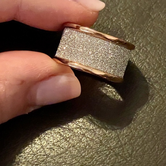 Sparkly Ring - Picture 3 of 3